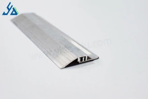 Alumiininen lattiapäällystenauha